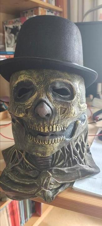 rubber halloween masker + hoed beschikbaar voor biedingen