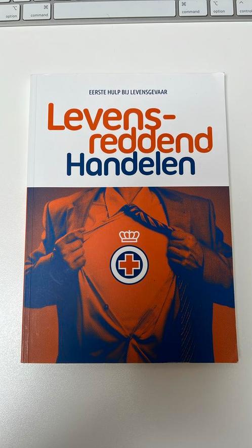 Het Oranje Kruis - Levensreddend Handelen, Boeken, Wetenschap, Zo goed als nieuw, Sociale wetenschap, Ophalen of Verzenden