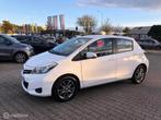Toyota Yaris VVT-i 5DRS AIRCO NAVI CAMERA LMV, Auto's, Toyota, Voorwielaandrijving, Gebruikt, Wit, 24 km/l