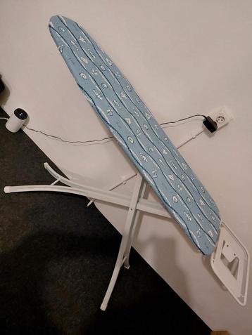 Grote strijkplank beschikbaar voor biedingen