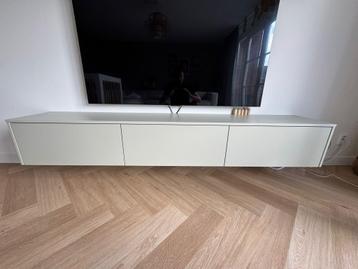 Zwevend tv-meubel – 220 cm breed – modern design beschikbaar voor biedingen