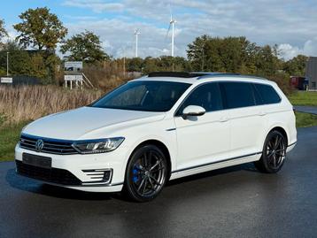Volkswagen Passat 1.4 TSI GTE Highline Digital Cockpit Pano beschikbaar voor biedingen