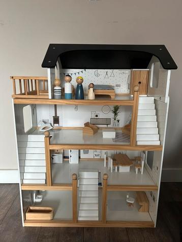 Petit amelie poppenhuis beschikbaar voor biedingen