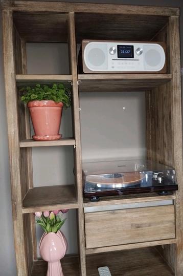 Houten wandkast vakken evt. Platenspeler kast /roomdivider beschikbaar voor biedingen