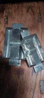 2 oude mallen voor chocoladeletters, Ophalen of Verzenden, Taarten of Cupcakes, Bakvorm