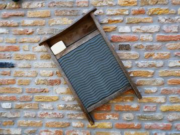 Wasbord zink en hout van vroeger muziekinstrument beschikbaar voor biedingen