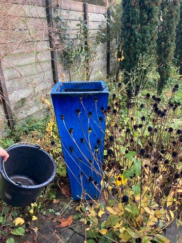 Blauwe Bloempot Vierkant beschikbaar voor biedingen