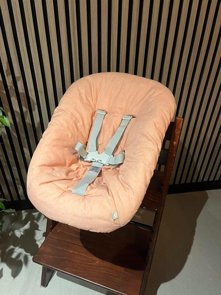 Stokke Tripp Trapp newborn set coral confetti nieuwe model, Kinderen en Baby's, Kinderstoelen, Zo goed als nieuw, Meegroeistoel