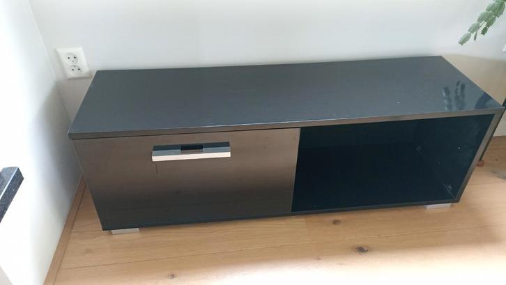Zwart TV Meubel / Audio Meubel in Zierikzee, Huis en Inrichting, Kasten | Televisiemeubels, Gebruikt, Minder dan 100 cm, 100 tot 150 cm