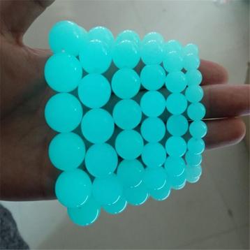 Lichtgevende Blauwe Kralen Armband / Glow In The Dark beschikbaar voor biedingen