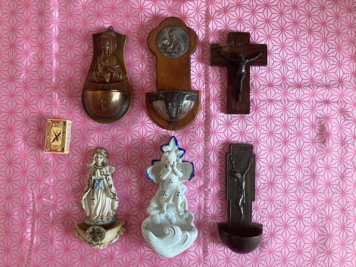 Zes wijwaterbakjes weesgegroetjes heilig water doopwater, Antiek en Kunst, Antiek | Religie, Ophalen of Verzenden