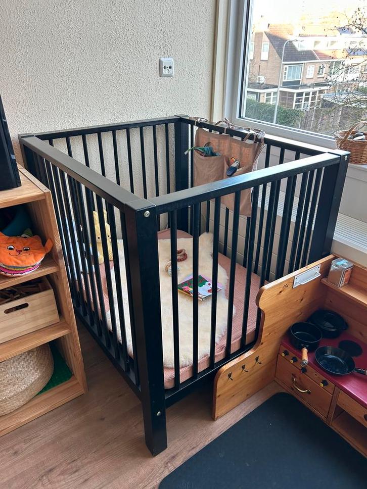 Houten box (Bopita), Kinderen en Baby's, Boxen, Zo goed als nieuw, Rechthoekig, In hoogte verstelbaar, Ophalen