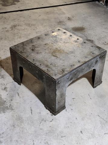 industriële metalen salontafel coffee table beschikbaar voor biedingen