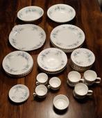 Porseleinen servies Blue Blossom van Royal Albert 43-delig, Huis en Inrichting, Keuken | Servies, Ophalen, Zo goed als nieuw, Overige stijlen