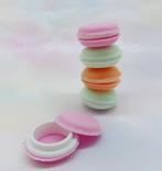 4 stuks plastic macaron pillendoosjes, Nieuw, Opbergdoosjes, Ophalen of Verzenden