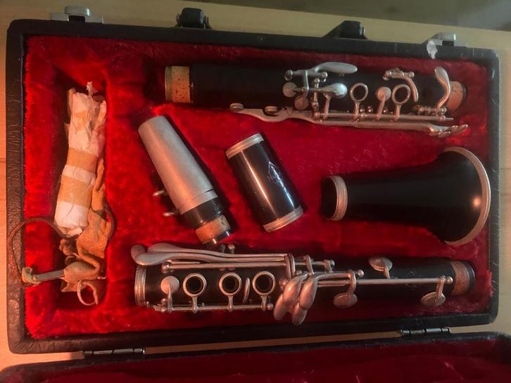 Klarinet te koop, Muziek en Instrumenten, Blaasinstrumenten | Klarinetten, Gebruikt, Overige typen, Hout, Met koffer, Ophalen