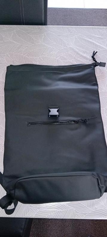 Zwarte rugtas. Waterafstotend  beschikbaar voor biedingen