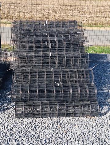 Verschillende stukken zwarte tuingaas - 1m hoog beschikbaar voor biedingen