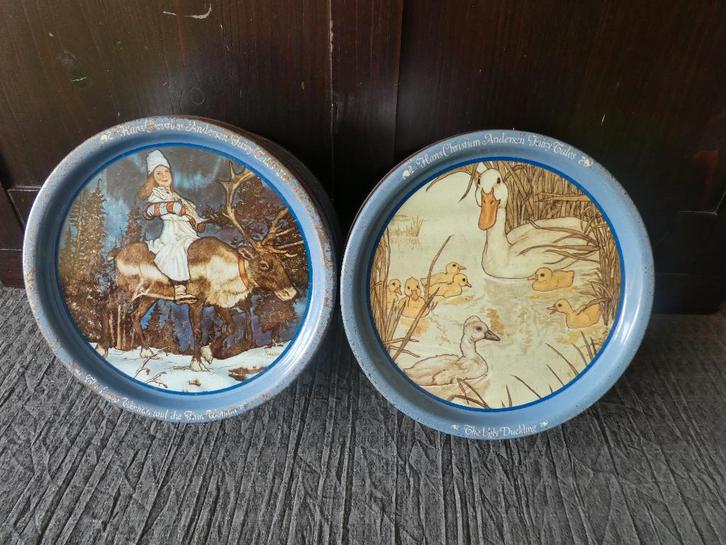2 koektrommels Andersen sprookje lelijke eendje lapse vrouw, Verzamelen, Blikken, Gebruikt, Koek(jes), Ophalen of Verzenden