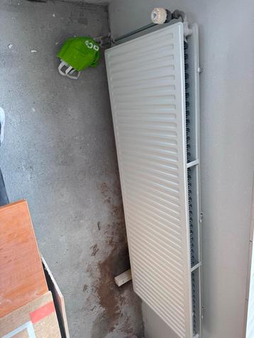 4 Radiatoren - 175 x 11 cm 240x10 beschikbaar voor biedingen