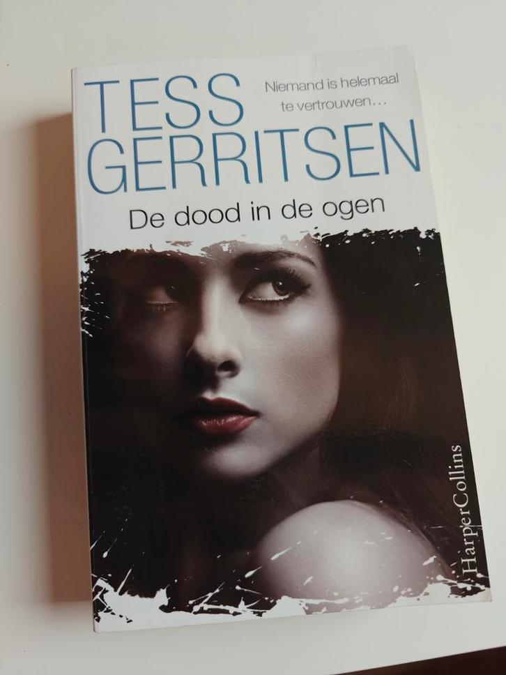 Tess Gerritsen - De dood in de ogen, Boeken, Thrillers, Zo goed als nieuw, Ophalen of Verzenden