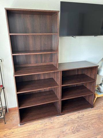 Boekenkast beschikbaar voor biedingen