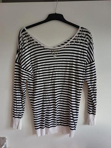 Dunne trui Guess, maat L beschikbaar voor biedingen