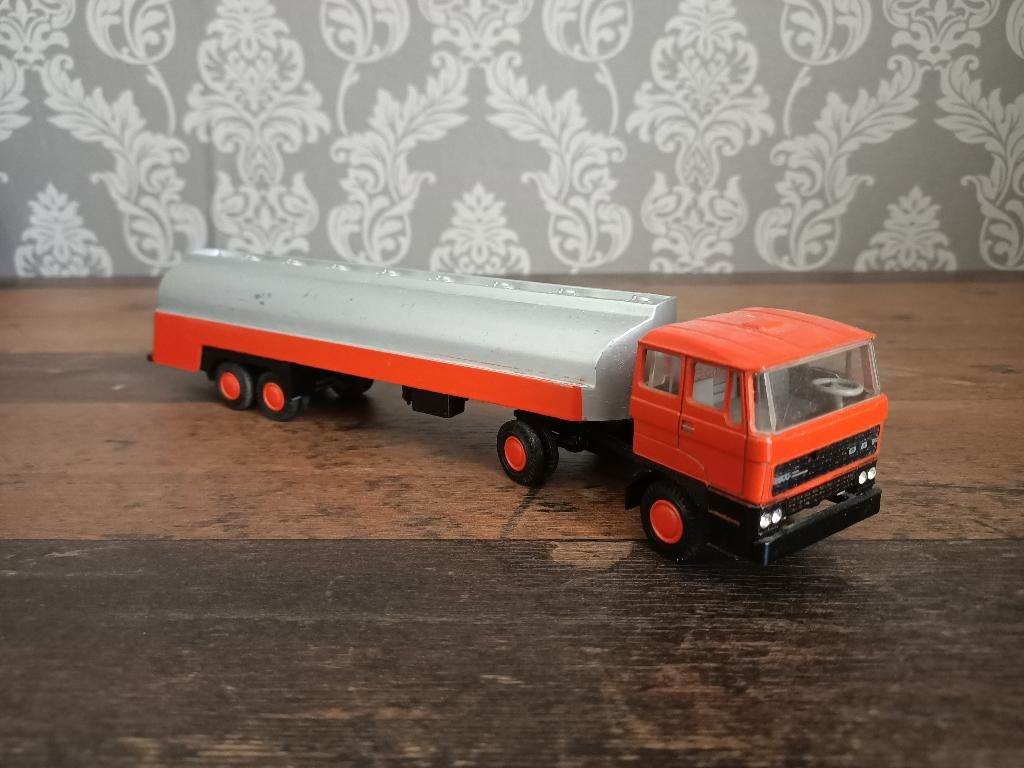 DAF 2800 + Tank Trailer (DAF Trucks) 1:50 (Lion-car), Hobby en Vrije tijd, Modelauto's | 1:50, Ophalen of Verzenden, Zo goed als nieuw