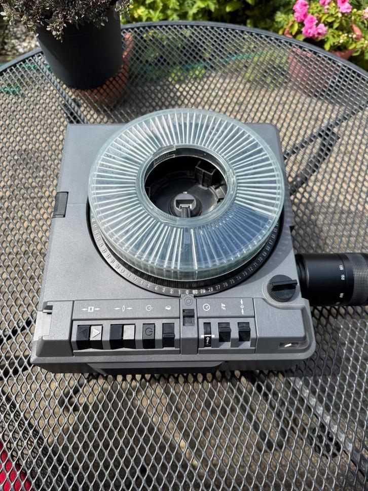 Kodak Ektapro 9010 diaprojector met IR remote etc., Audio, Tv en Foto, Diaprojectors, Gebruikt, Ophalen of Verzenden