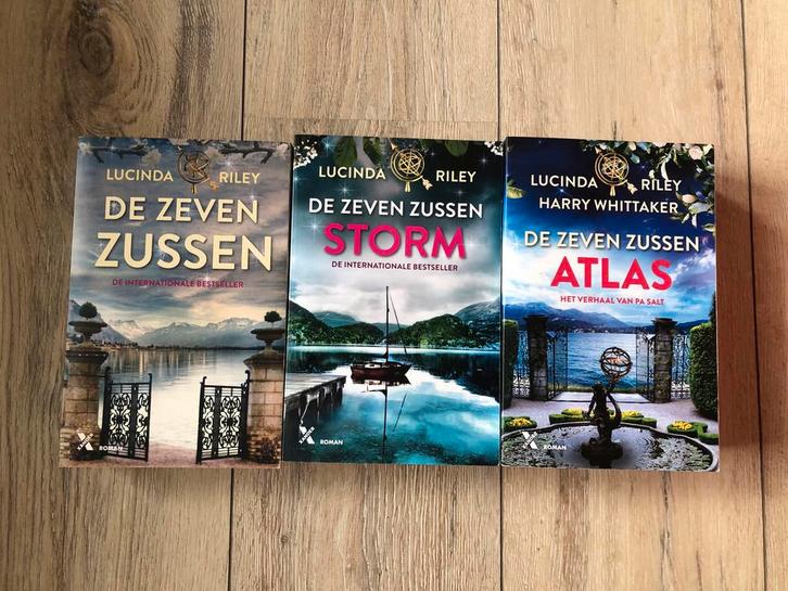 Lucinda Riley - De Zeven Zussen en Storm (Atlas is verkocht), Boeken, Romans, Zo goed als nieuw, Nederland, Ophalen of Verzenden