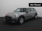 Mini Mini Clubman 1.5 Cooper Essential Aut. | Navigatie | LM, Gebruikt, 19 km/l, Zilver of Grijs, 1300 kg