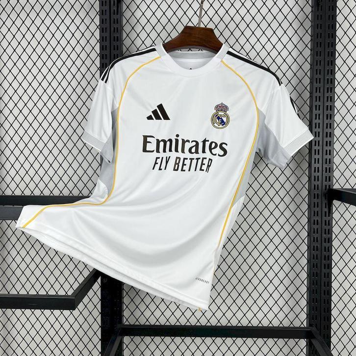 Real Madrid 25/26 thuis shirt alle maten beschikbaar, Sport en Fitness, Voetbal, Zo goed als nieuw, Shirt, Verzenden