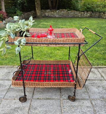Retro serveerwagen beschikbaar voor biedingen