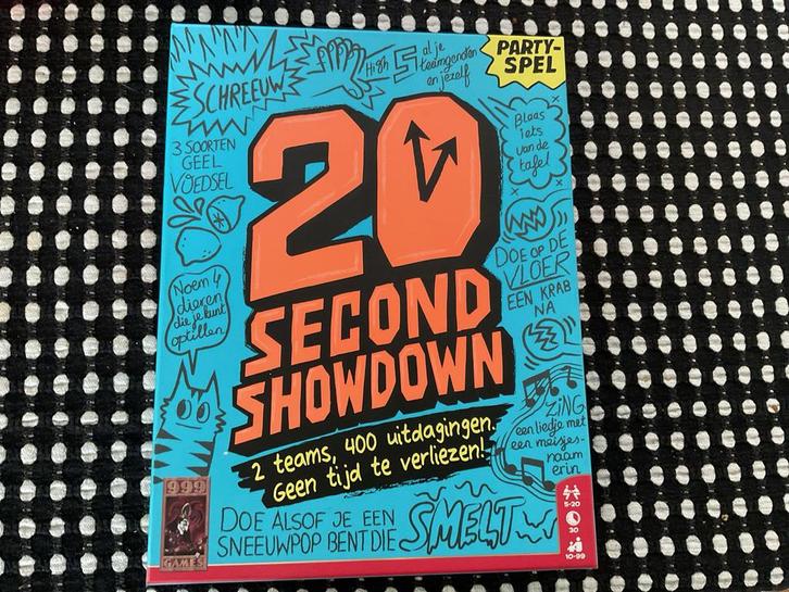 20 Second Showdown - Snel Partyspel!, Hobby en Vrije tijd, Gezelschapsspellen | Bordspellen, Zo goed als nieuw, Vijf spelers of meer