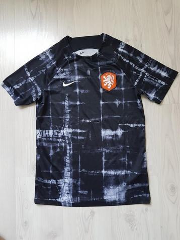 Nederland heren voetbalshirt in size medium  beschikbaar voor biedingen