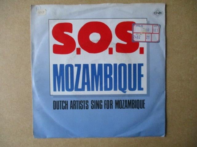 s1799 dutch artists - sos mozambique, Cd's en Dvd's, Vinyl Singles, Gebruikt, Single, Overige genres, 7 inch, Ophalen