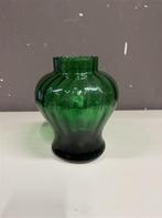 groene glazen vaas Victoriaans 19 cm hoog Uitstekende staat, Huis en Inrichting, Overige kleuren, Aardewerk of Porselein, Ophalen of Verzenden