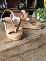 Beige Sleehak Sandalen - Zomerklaar!, Beige, Zo goed als nieuw, Sandalen of Muiltjes, Ophalen of Verzenden
