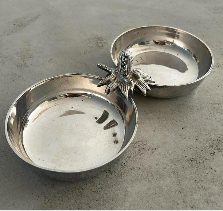 Verzilverde hapjesschaal 2 vakjes schaaltjes bakjes zilver, Antiek en Kunst, Antiek | Goud en Zilver, Zilver, Ophalen of Verzenden