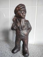 Geert kunen beeld.jongen met knapzak, Antiek en Kunst, Kunst | Beelden en Houtsnijwerken, Ophalen of Verzenden