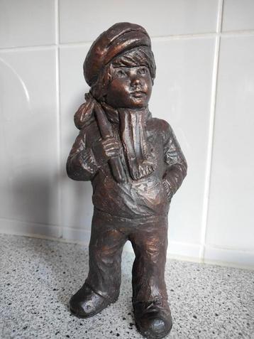 Geert kunen beeld.jongen met knapzak beschikbaar voor biedingen