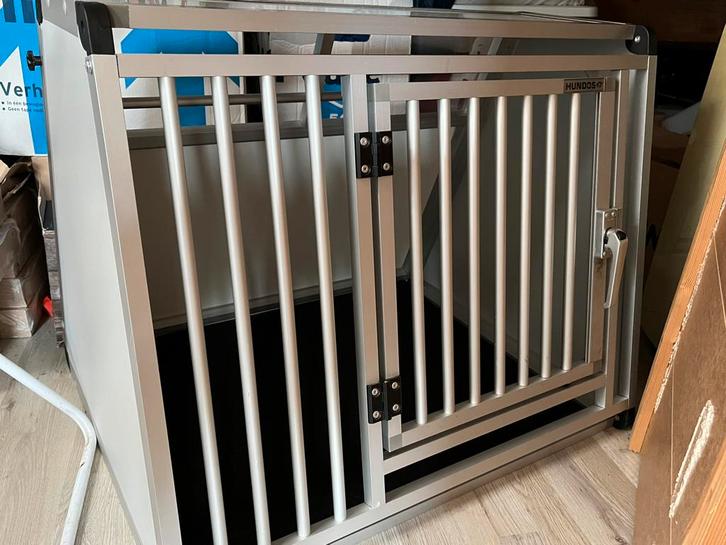 Hondenkennel voor auto, Dieren en Toebehoren, Hondenbenches, Zo goed als nieuw, Ophalen