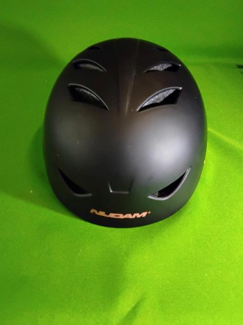 ZGAN! Nijdam Dark Fyre Helm Junior Zwart Oranje €20,99, Fietsen en Brommers, Fietsaccessoires | Fietshelmen, Zo goed als nieuw