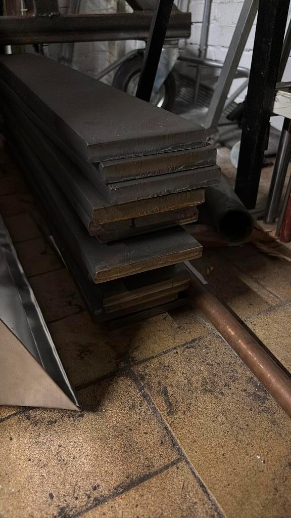 staalplaat 2mm / strip 15mm, Doe-het-zelf en Verbouw, Metalen, Zo goed als nieuw, IJzer, Ophalen