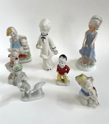 Set diverse vintage brocante porseleinen beeldjes beschikbaar voor biedingen