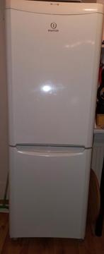 Indesit koel/vriescombinatie, Ophalen, Gebruikt, 200 liter of meer, Met aparte vriezer