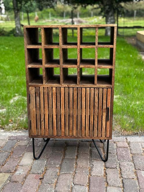 Mangohouten Wijnkast met Metalen Frame, Huis en Inrichting, Woonaccessoires | Wijnrekken, Zo goed als nieuw, 75 cm of meer, Hout