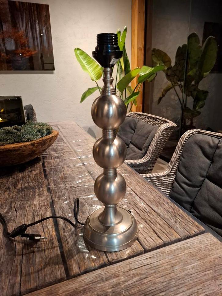 Speelse, nette lampenvoet rvs, Huis en Inrichting, Lampen | Tafellampen, Gebruikt, Minder dan 50 cm, Metaal, Ophalen of Verzenden