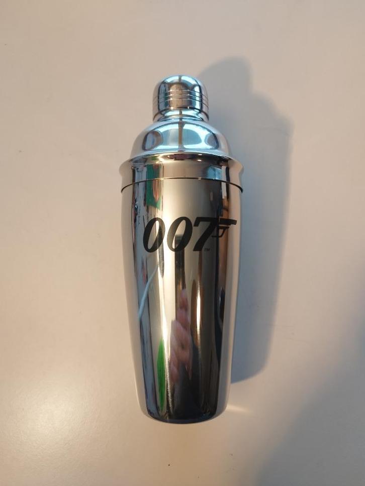 JAMES BOND 007 cocktailshaker zilver nieuw - collectable by, Verzamelen, Film en Tv, Nieuw, Film, Gebruiksvoorwerp, Ophalen of Verzenden