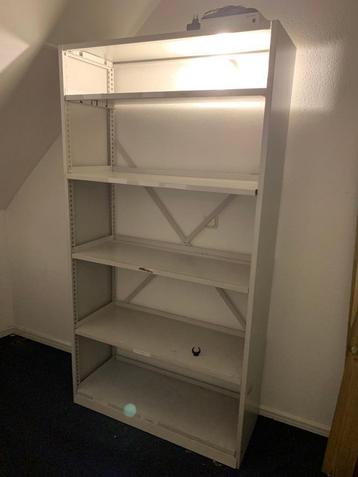 stellingkasten beschikbaar voor biedingen